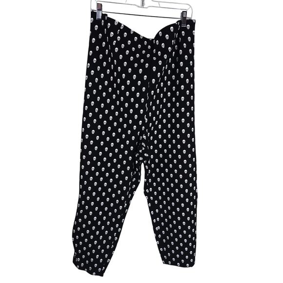 Torrid Retro Chic Black White Skull Audrey Point Women's Pants 5-5X NWT - Picture 1 of 5